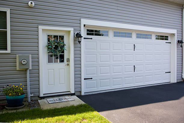 24/7 Emergency Garage Door Panel Replacement experts in Loch Sheldrake, NY